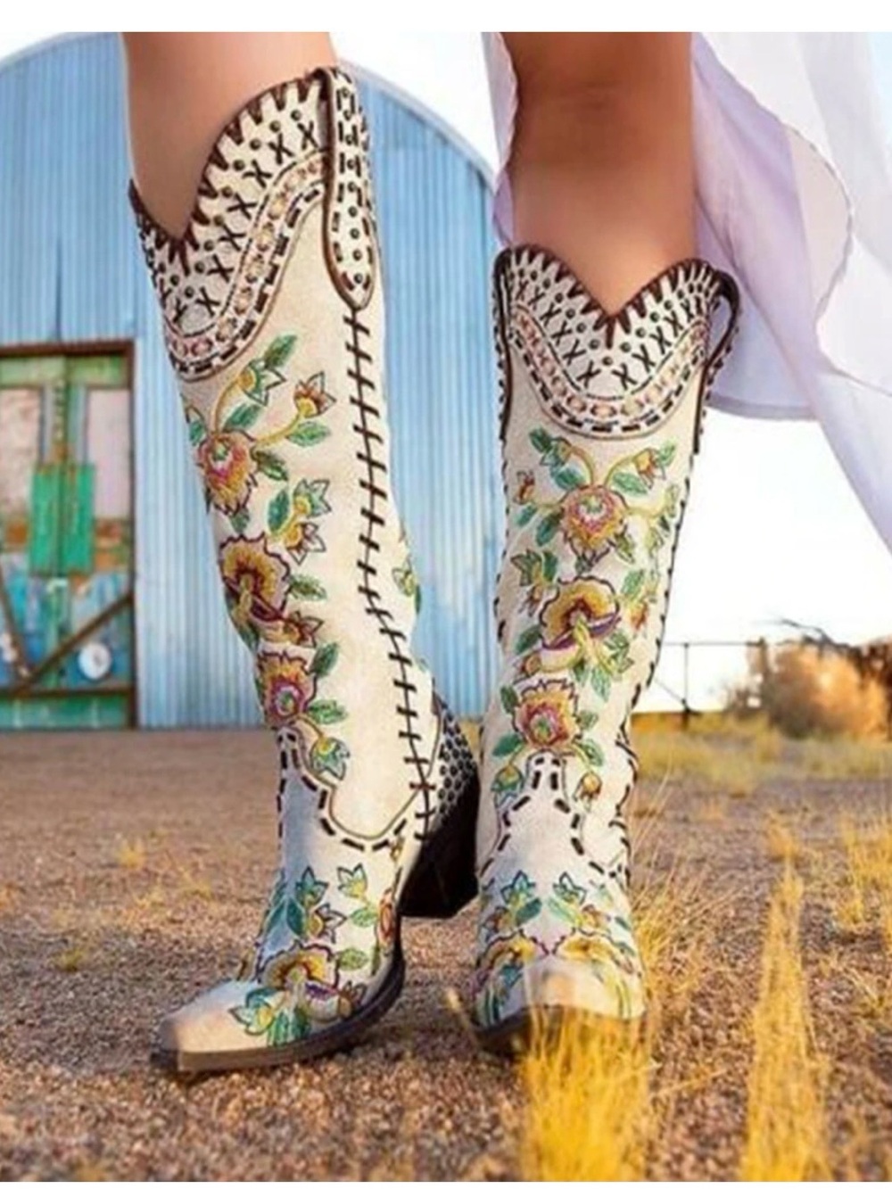 DOUBLE D RANCH ALMOST FAMOUS CRACKLED WHITE EMBROIDERED BOOTS - NEW